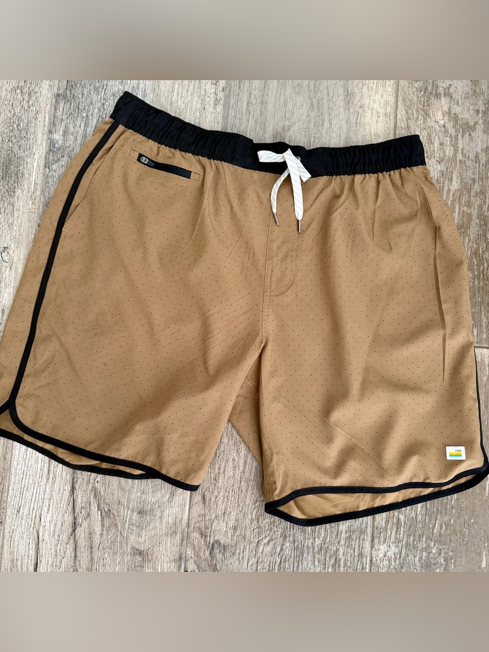 Vuori Tan Athletic Shorts Linerless  with Black Trim logo Sz 2XL